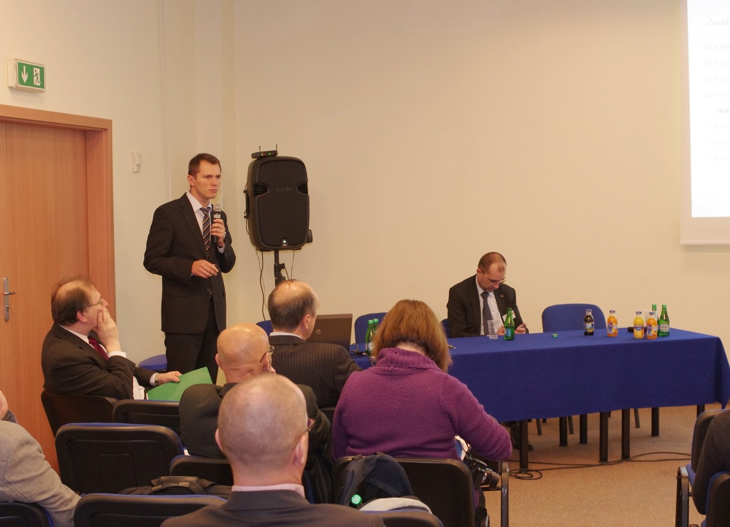 renexpo2012zdj2 Burzliwą dyskusję wywołało wystąpienie przedstawiciela Ministerstwa Gospodarki, p. Łukasza Tomaszewskiego, poświęcone nowemu projektowi ustawy o OZE